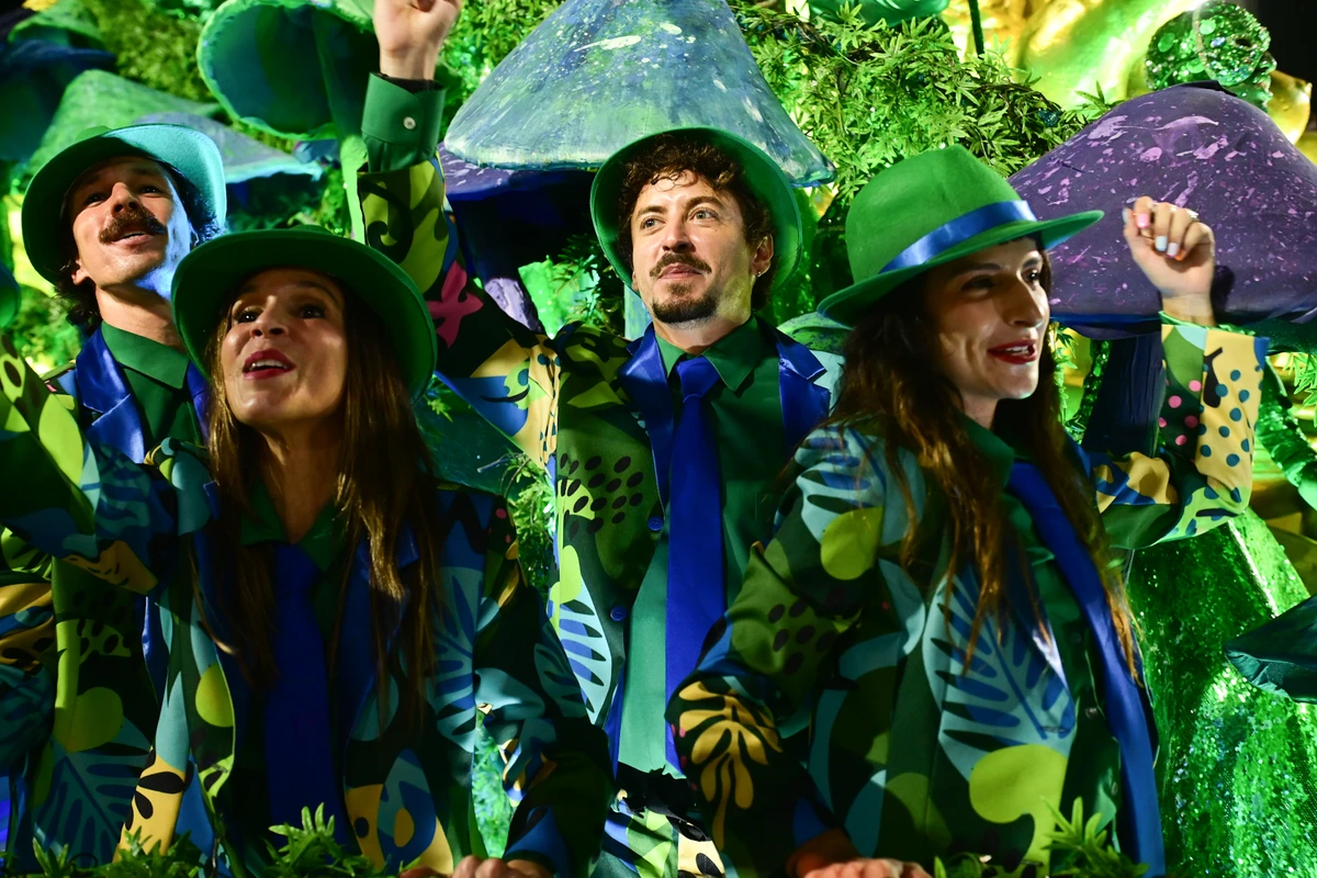 Jesuíta Barbosa desfila pela Imperatriz Leopoldinense por Leo Franco / AgNews