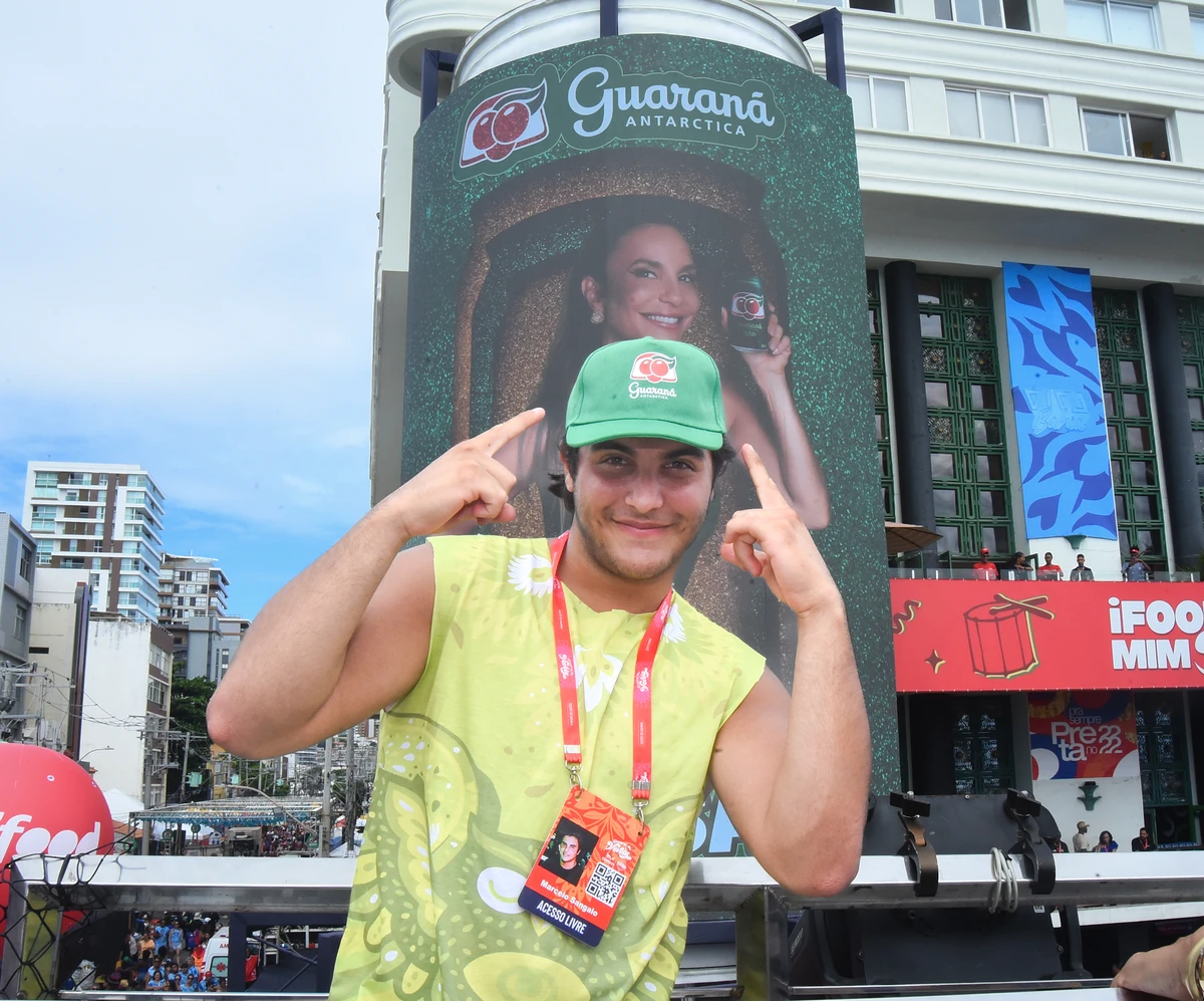 Marcelo Sangalo, no trio da mãe