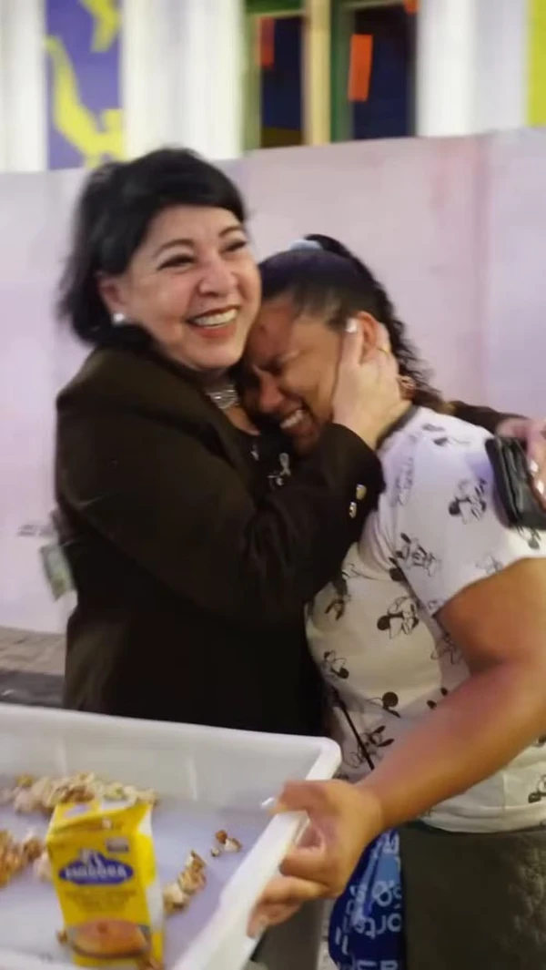 Roberta Miranda surpreendeu vendedora ambulante por Reprodução/Instagram