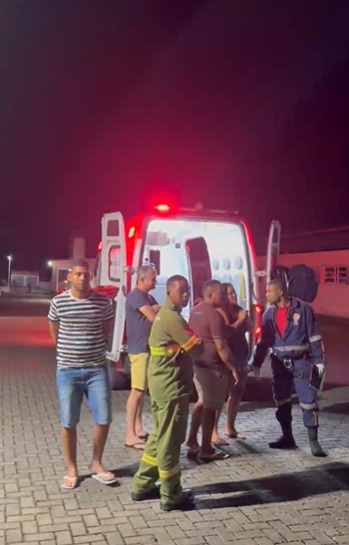 Vítima foi transportada pelo Corpo de Bombeiros por Divulgação