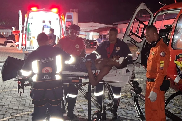 Vítima foi transportada pelo Corpo de Bombeiros