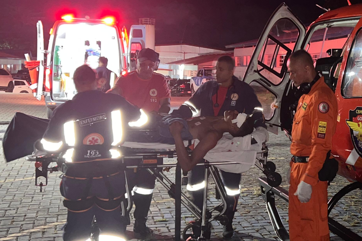 Vítima foi transportada pelo Corpo de Bombeiros por Divulgação