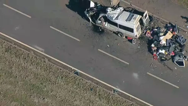 Acidente na BR-020 envolvendo van que saiu da Bahia deixa cinco mortos e 11 feridos