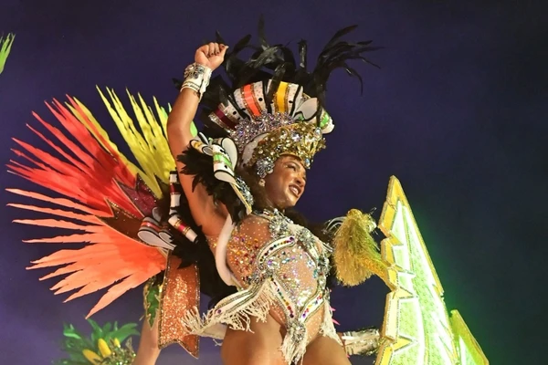 Beija-Flor leva o Bembé do Mercado, maior candomblé de rua do mundo, para a Sapucaí