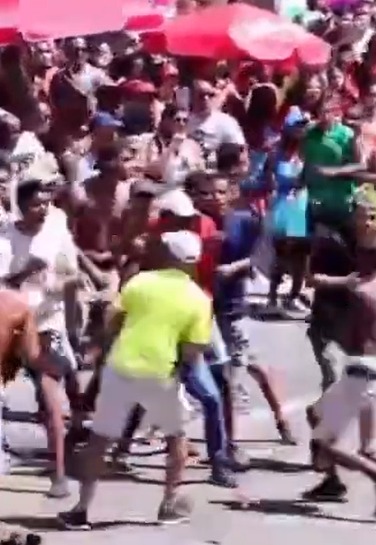 Briga durante a passagem do Olodum no Campo Grande por Reprodução/ Redes sociais