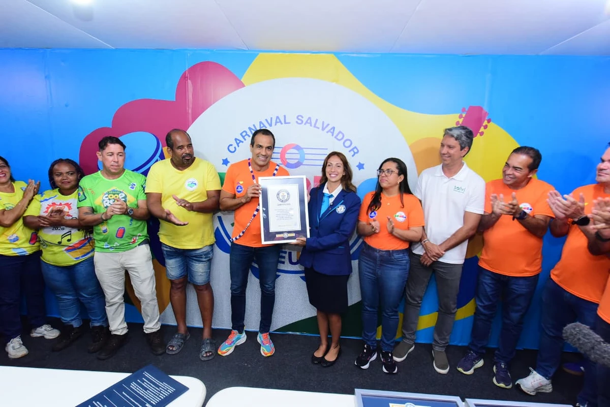Bruno Reis recebe o certificado do Guinness World Records pelo reconhecimento da maior ação de reciclagem de latas de alumínio do mundo por Valter Pontes/ Secom PMS