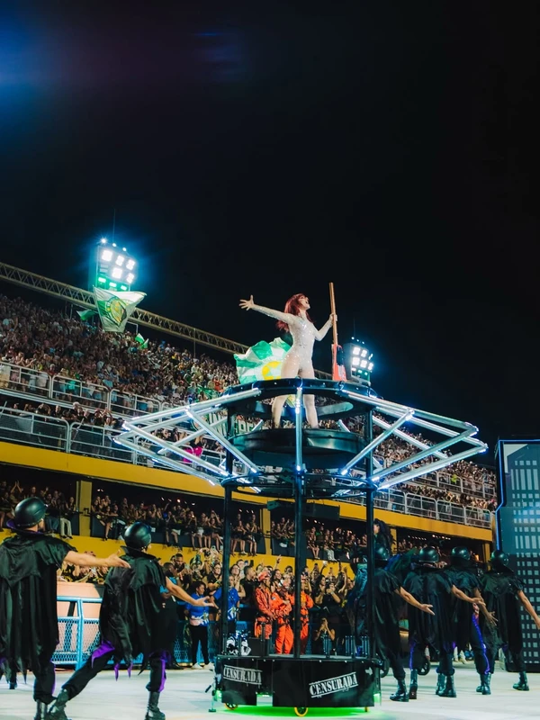 Cão Orelha é homenageado no desfile da Mocidade Independente de Padre Miguel por Mike Bleak/Divulgação