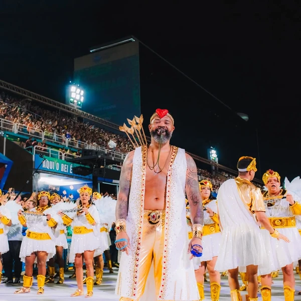 Cão Orelha é homenageado no desfile da Mocidade Independente de Padre Miguel por Reprodução