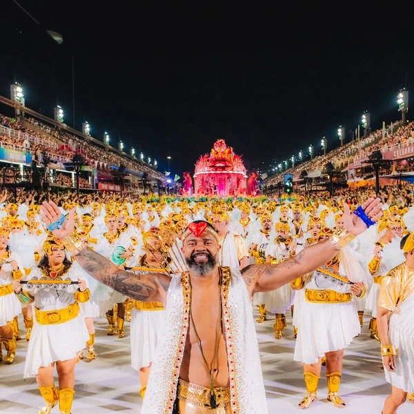 Cão Orelha é homenageado no desfile da Mocidade Independente de Padre Miguel por Reprodução