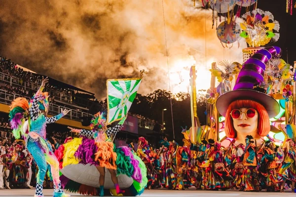 Cão Orelha é homenageado no desfile da Mocidade Independente de Padre Miguel por Mike Bleak/Divulgação