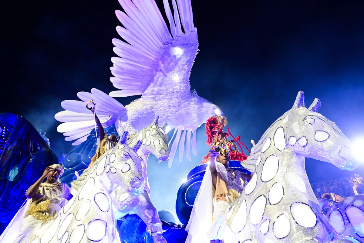 Carnavalesco da Portela pede demissão após problemas em carro alegórico em desfile