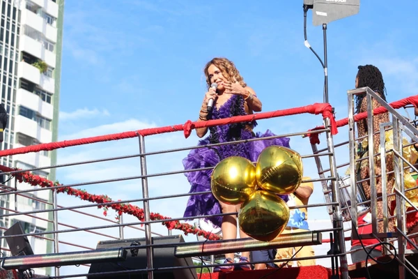 Daniela Mercury encerra participação no Carnaval com sucessos da carreira na Avenida