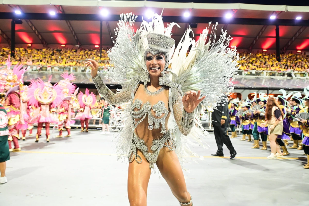 Desfile da Mocidade Alegre por Natália Rampinelli/ AgNews