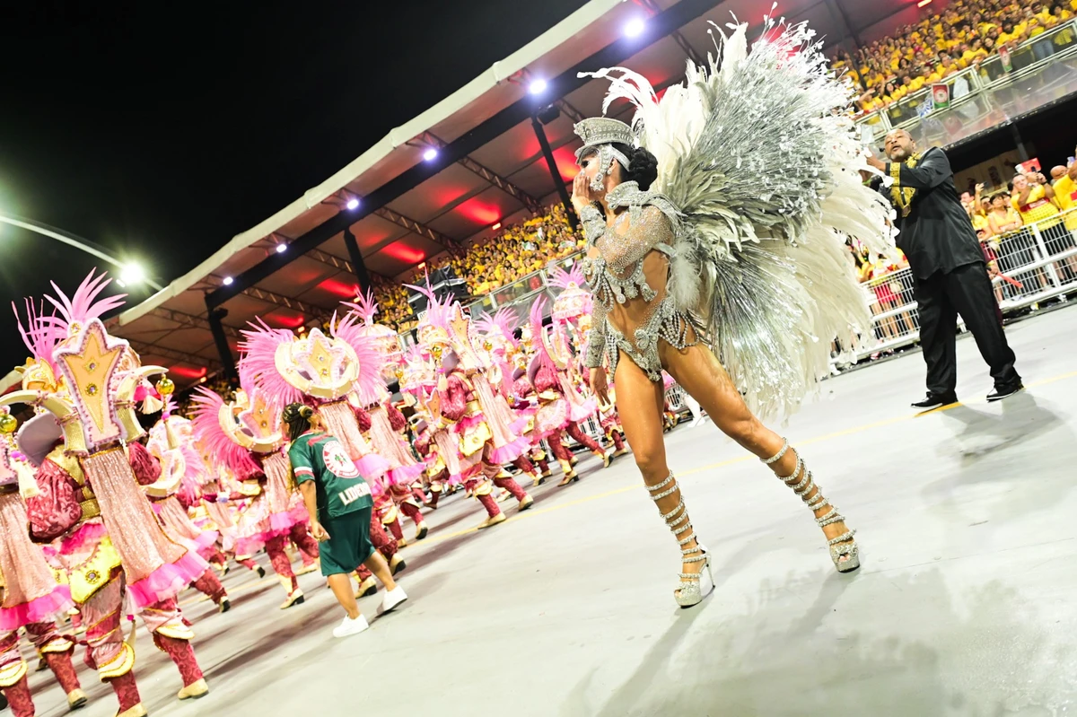 Desfile da Mocidade Alegre por Natália Rampinelli/ AgNews