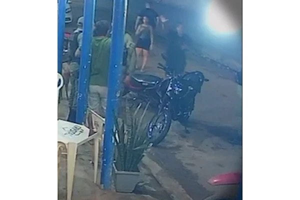 Empresário foi confudido e agredido por policiais por Reprodução