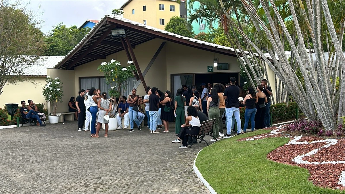 Enterrada bióloga atropelada por caminhão no circuito Barra-Ondina por Bruno Wendel/CORREIO