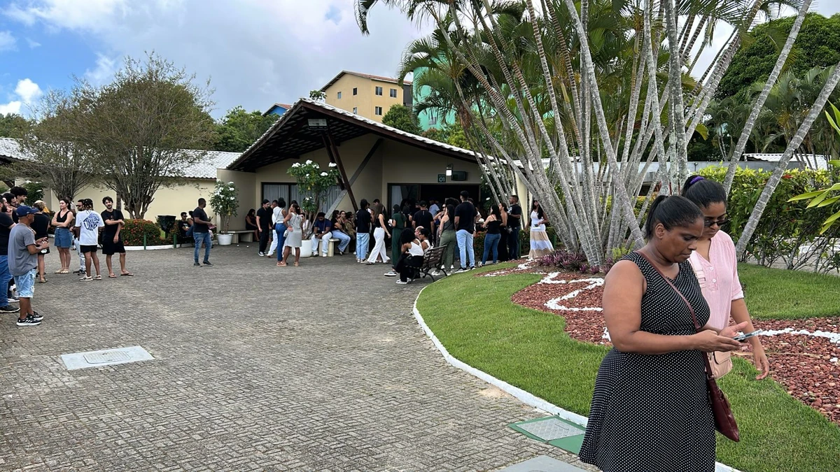 Enterrada bióloga atropelada por caminhão no circuito Barra-Ondina por Bruno Wendel/CORREIO