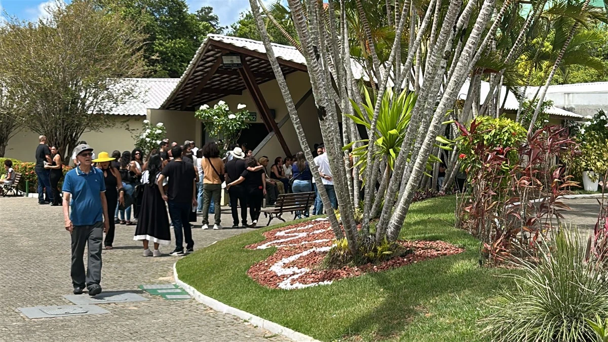 Enterrada bióloga atropelada por caminhão no circuito Barra-Ondina por Bruno Wendel/CORREIO