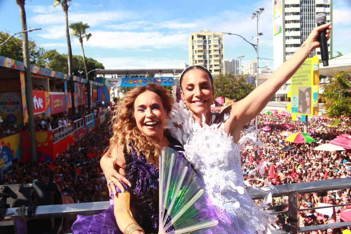 Ivete recebe Daniela Mercury em seu trio em Salvador por Vitor Santos/ AgNews
