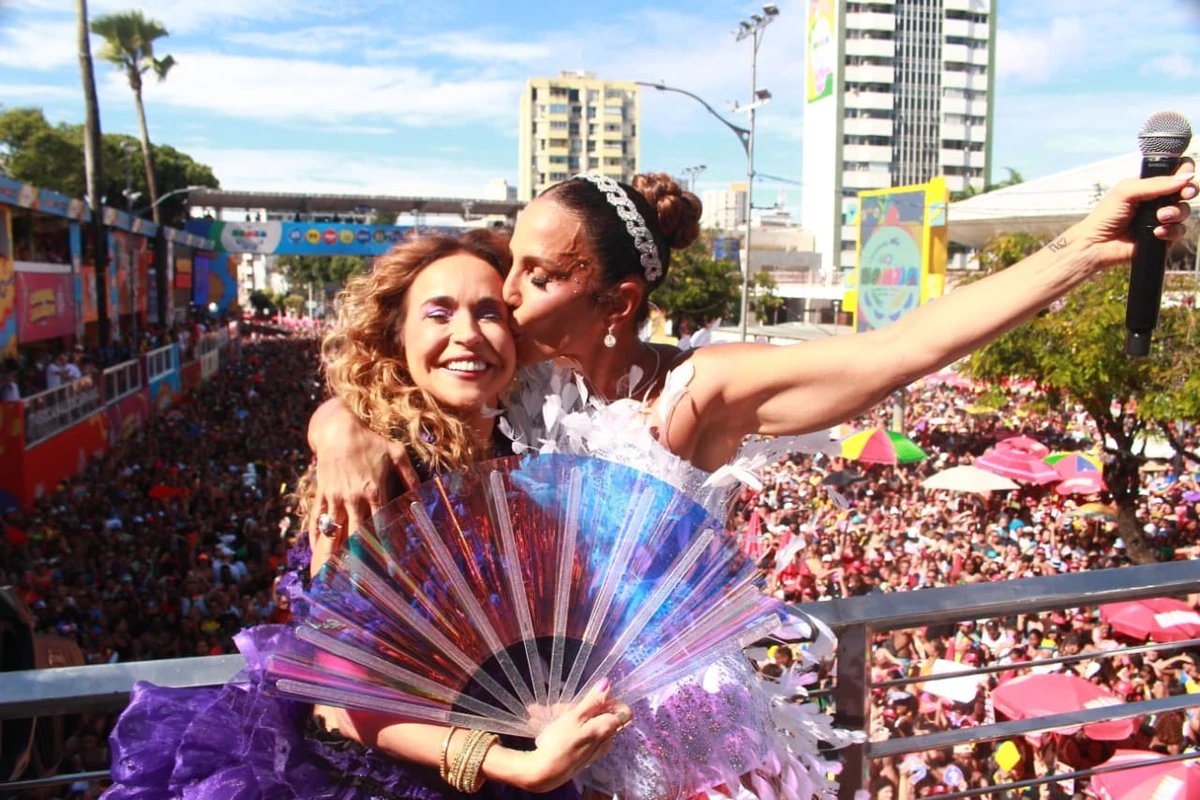 Ivete recebe Daniela Mercury em seu trio em Salvador por Vitor Santos/ AgNews