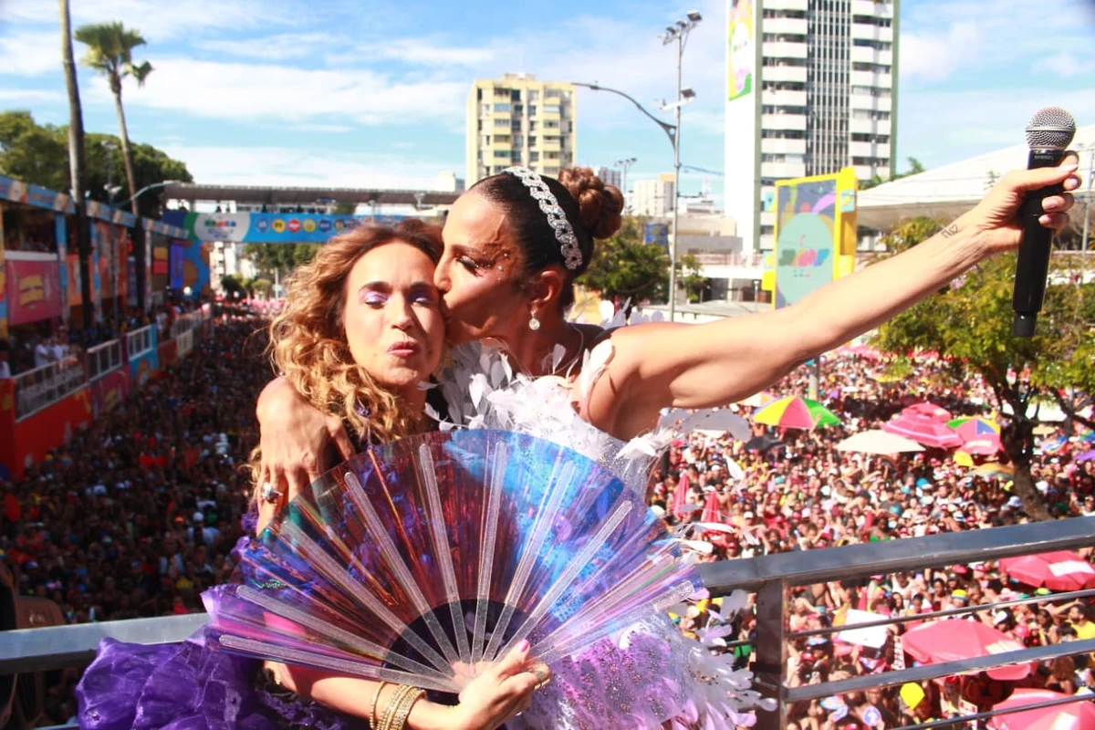 Ivete recebe Daniela Mercury em seu trio em Salvador por Vitor Santos/ AgNews