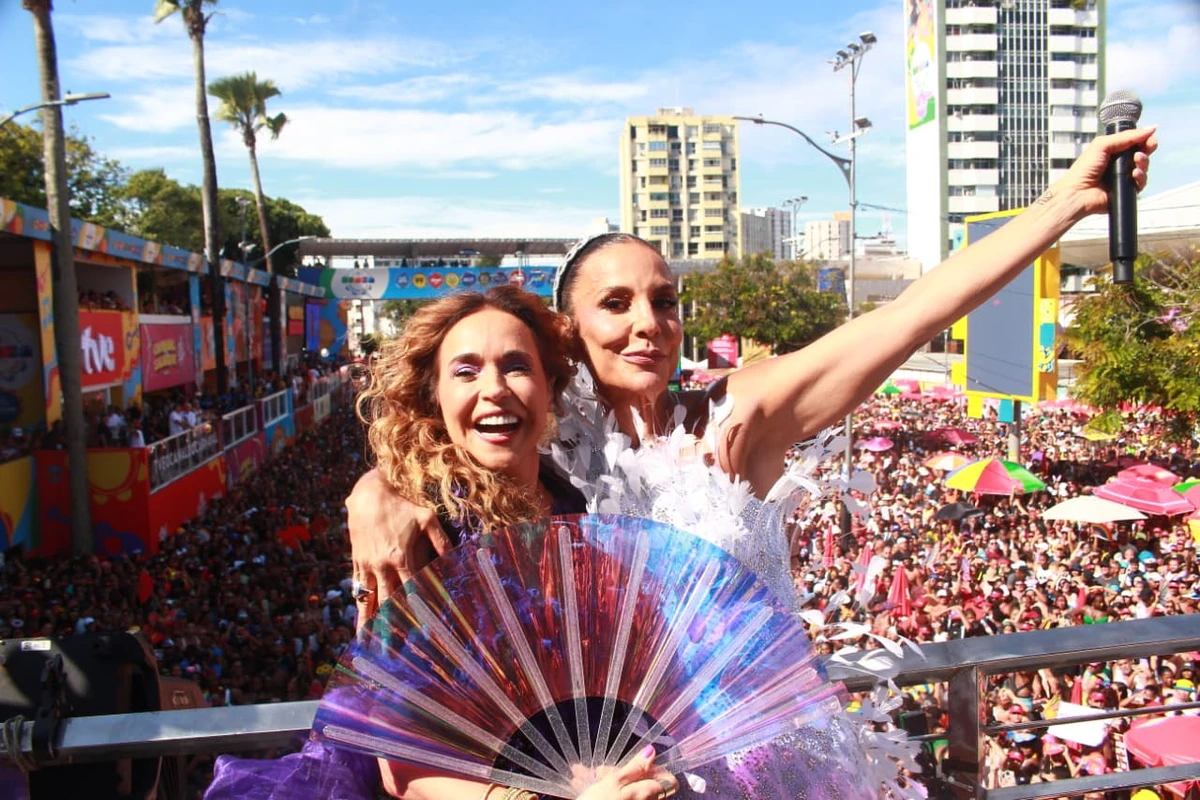 Ivete recebe Daniela Mercury em seu trio em Salvador