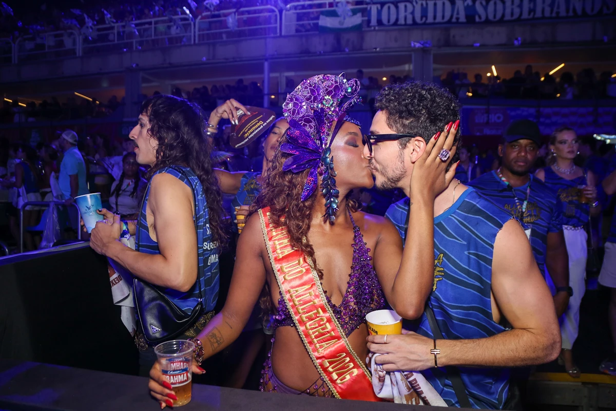 Iza assume namoro com beijão no ator João Vitor Silva, o Pedrinho do Sítio por Dilson Silva/AgNews