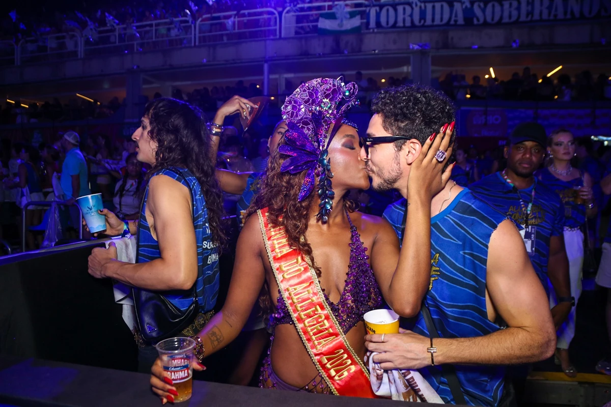 Iza engata novo romance com ator João Vitor Silva por Dilson Silva/Agnews