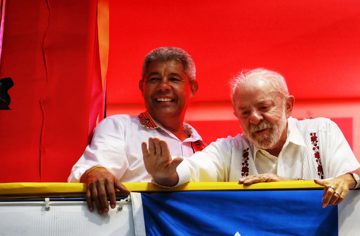 Jerônimo Rodrigues no camarote do governo no Campo Grande