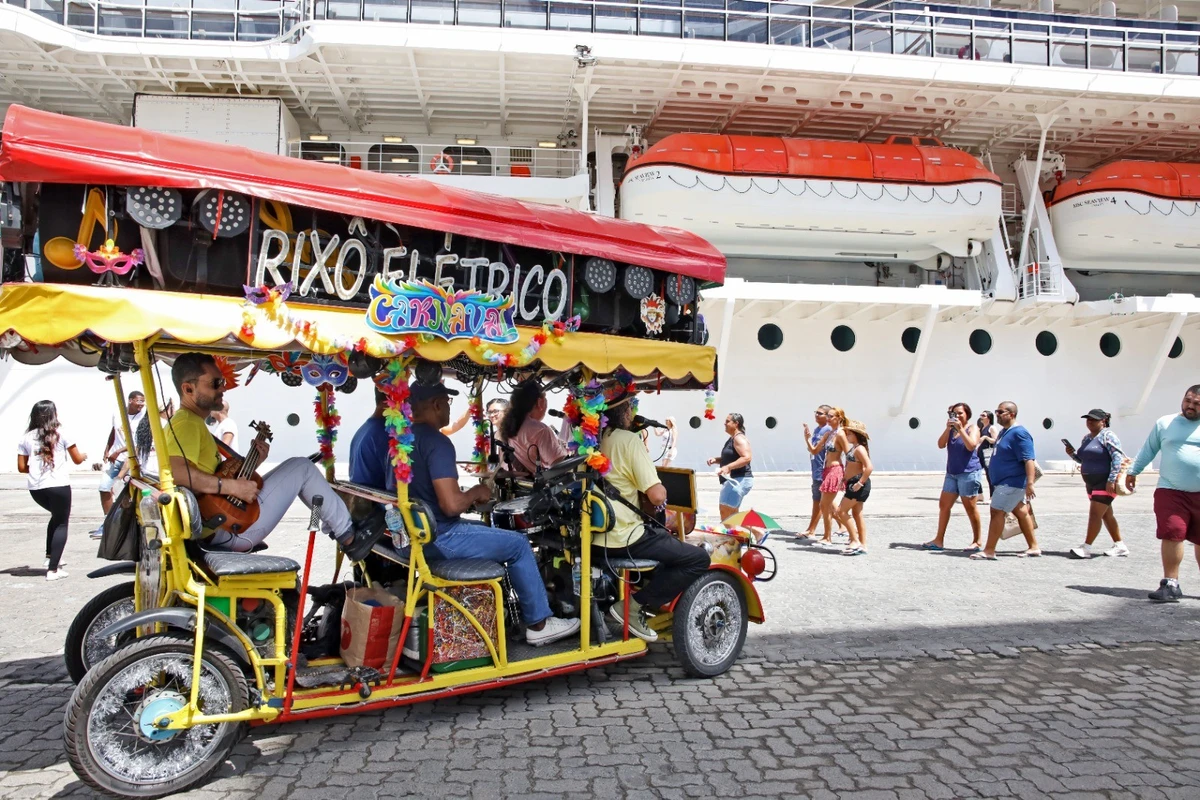 Maior cruzeiro da temporada chega a Salvador trazendo mais de cinco mil passageiros para o Carnaval