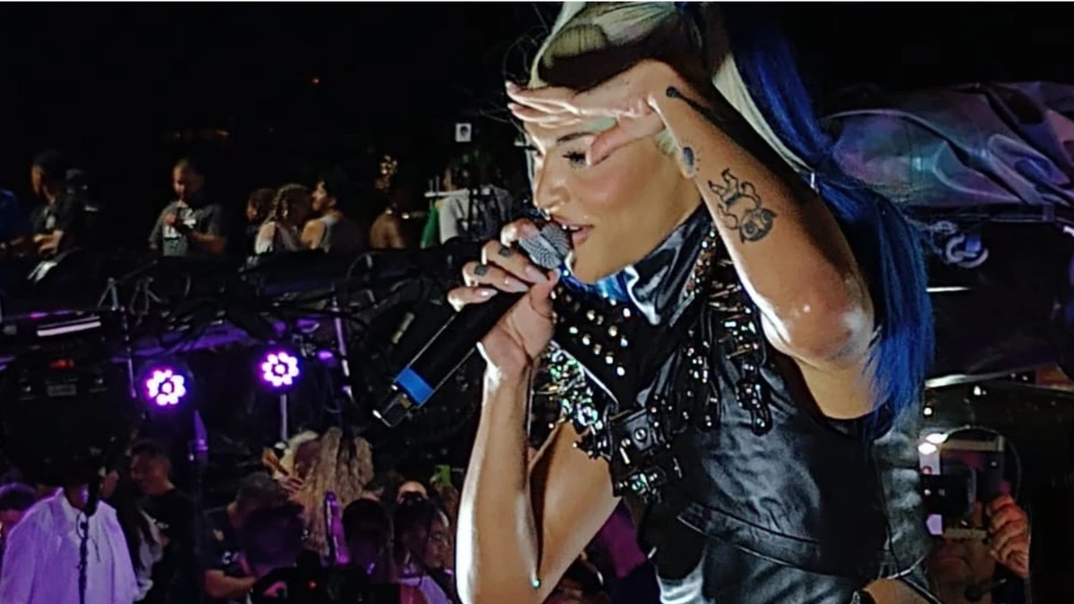 Pabllo Vittar se apresenta no Carnaval de Salvador