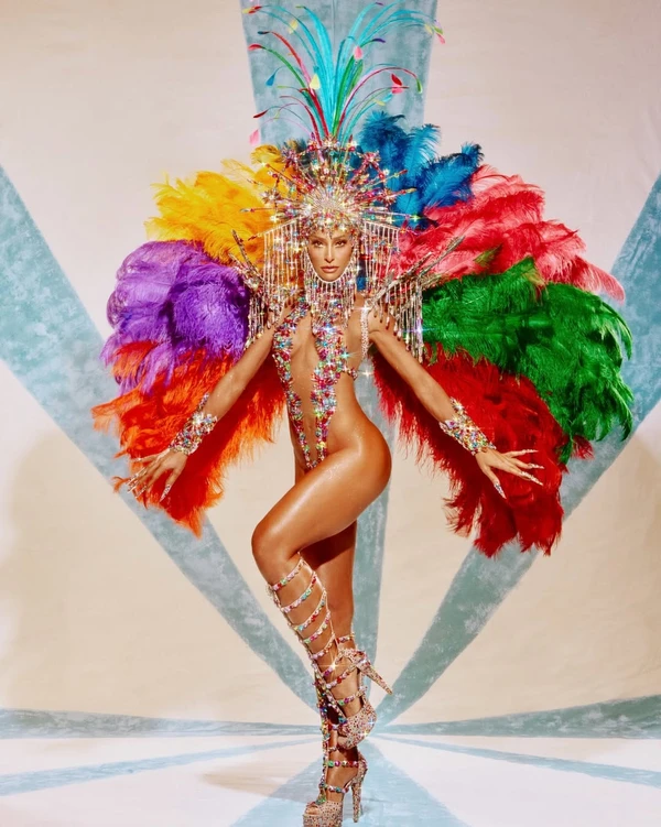 Sabrina Sato desfila pela Vila Isabel, no Rio de Janeiro por Reprodução