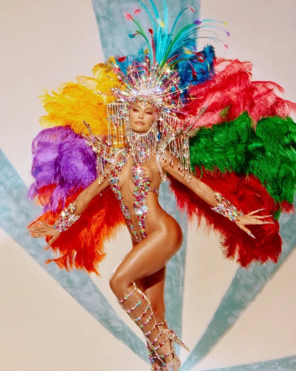 Sabrina Sato desfila pela Vila Isabel, no Rio de Janeiro por Reprodução