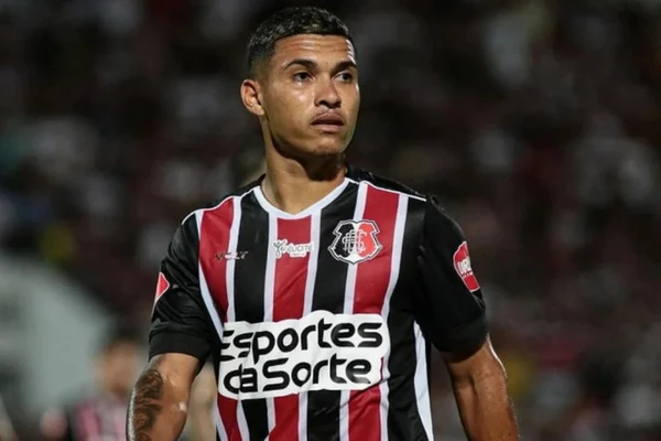 Thiaguinho é natural de Riachão do Jacuípe (BA) e teve passagens pela Jacuipense, pelo Bahia e pelo Vitória por Rafael Melo/ Santa Cruz