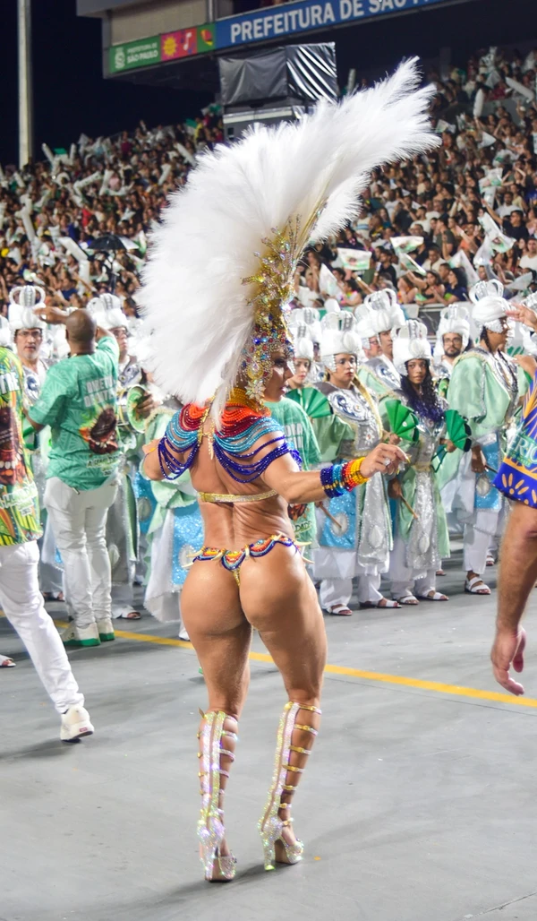 Viviane Araújo usa mesma fantasia que utilizou no desfile de 2012 pela Mancha verde para desfile do acesso 1 das escolas de samba de SP por Edu Araujo/ Agnews 