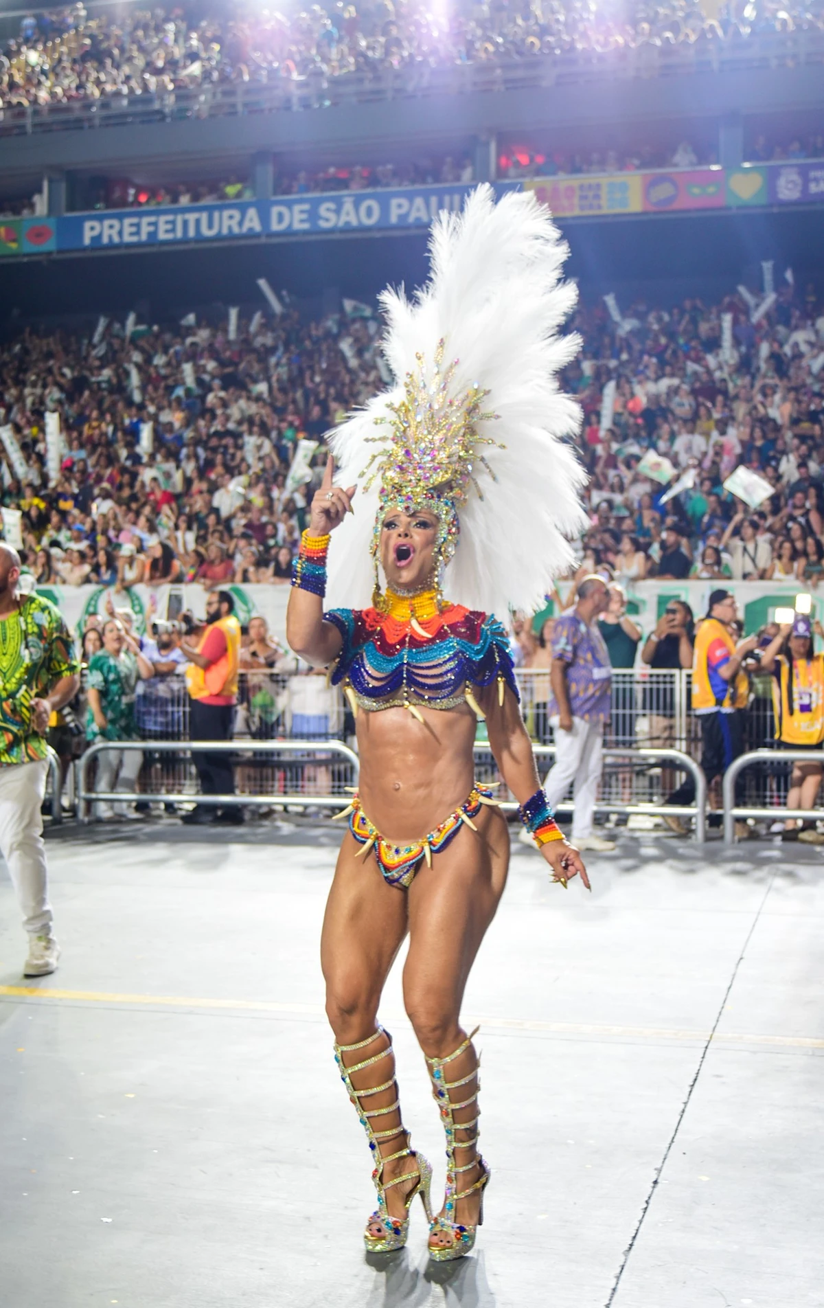 Viviane Araújo usa mesma fantasia que utilizou no desfile de 2012 pela Mancha verde para desfile do acesso 1 das escolas de samba de SP por Edu Araujo/ Agnews 