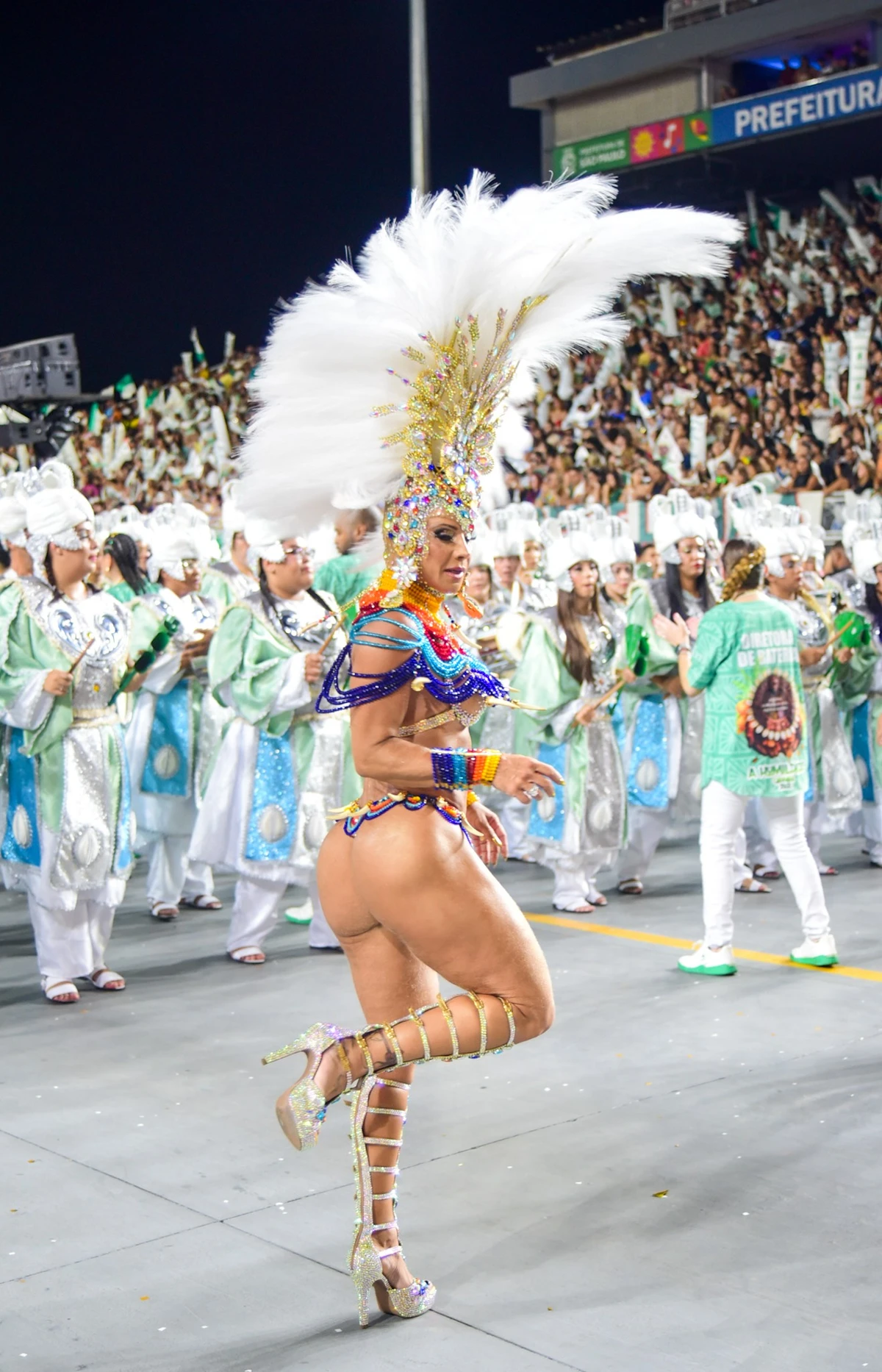 Viviane Araújo usa mesma fantasia que utilizou no desfile de 2012 pela Mancha verde para desfile do acesso 1 das escolas de samba de SP por Edu Araujo/ Agnews 