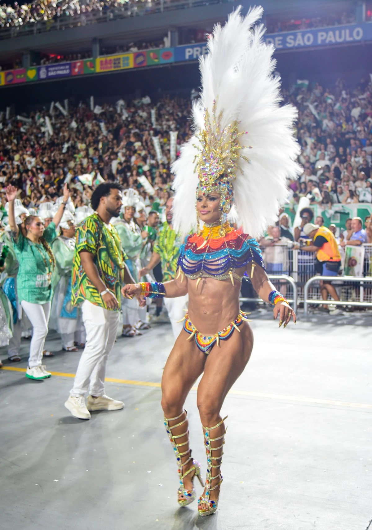Viviane Araújo usa mesma fantasia que utilizou no desfile de 2012 pela Mancha verde para desfile do acesso 1 das escolas de samba de SP por Edu Araujo/ Agnews 