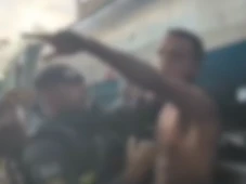 Imagem - PMs agridem homem e aplicam “mata-leão” até desmaio após megabloco