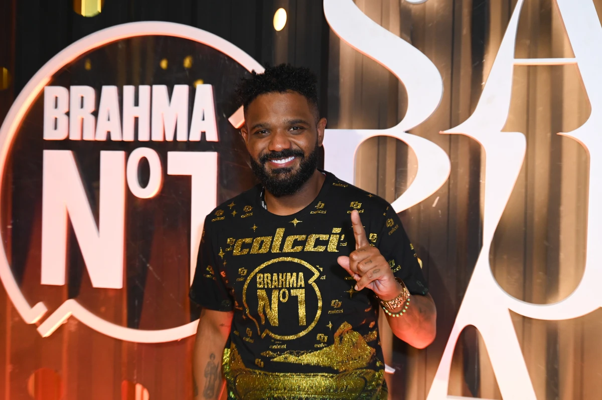 Arlindinho chega ao camarote N1 para encontrar a namorada Erika Januzza por Marcelo Sá Barretto/Agnews