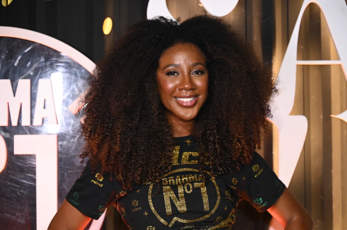 Camila de Lucas chega ao camarote N1 para a terceira e última noite de desfiles do grupo especial na Sapucaí por Marcelo Sá Barretto/Agnews