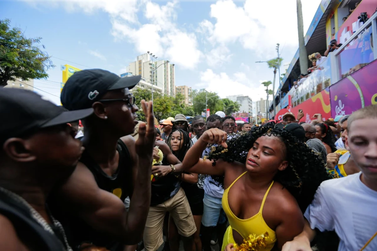 Carnaval no Campo Grande por Arisson Marinho