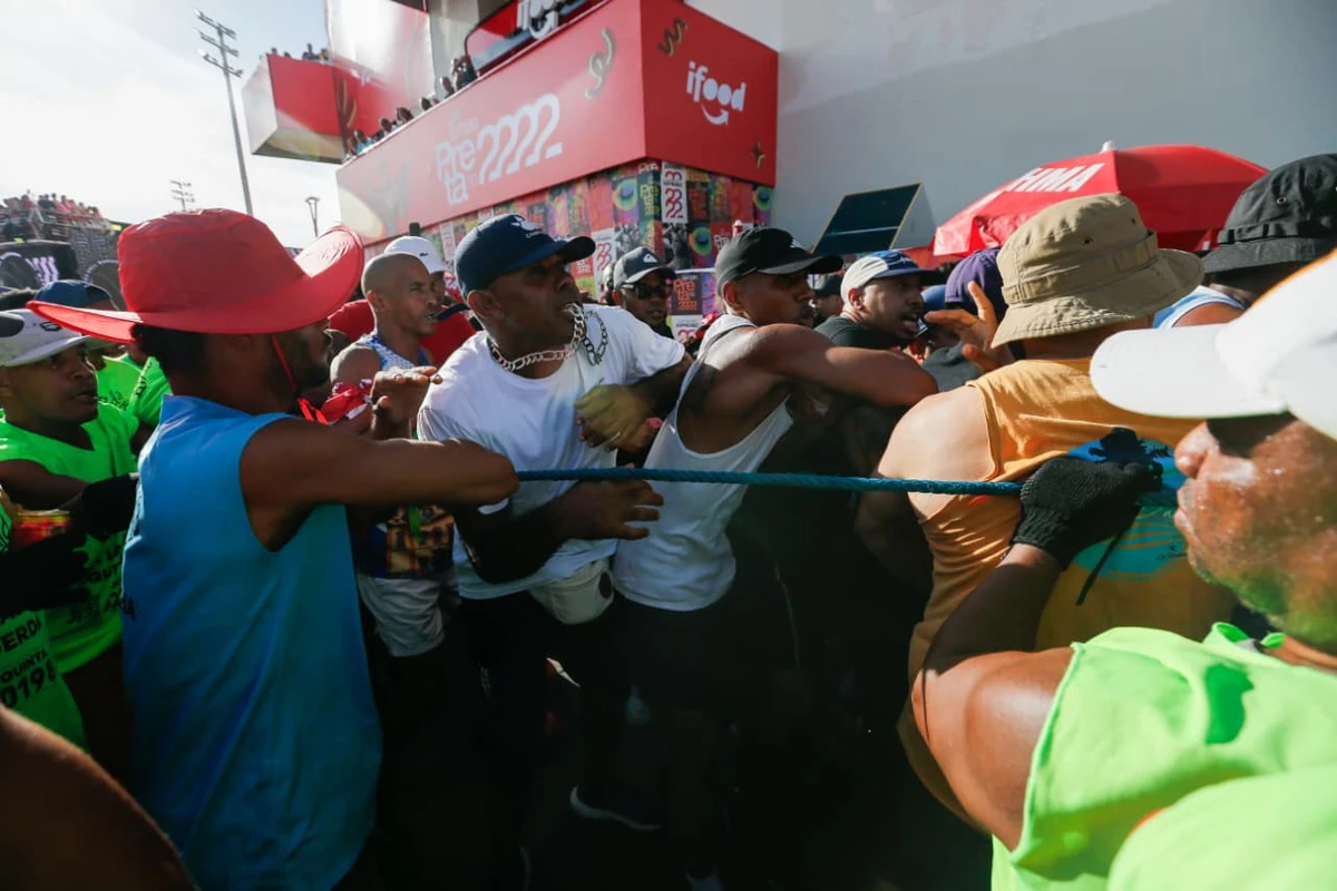 Carnaval no Campo Grande por Arisson Marinho