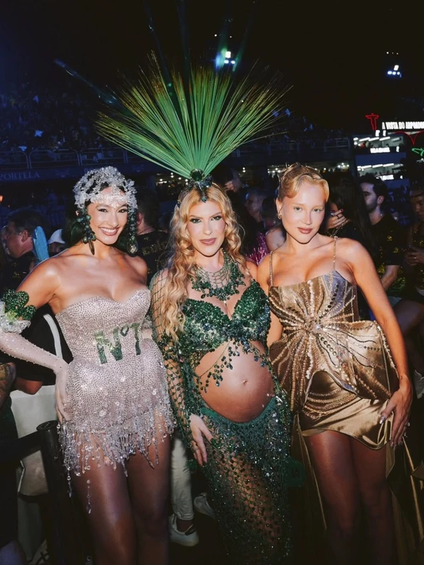 Larissa Chehuen, Lore Improta e Malu Borges por Reprodução/Instagram @camaroten1