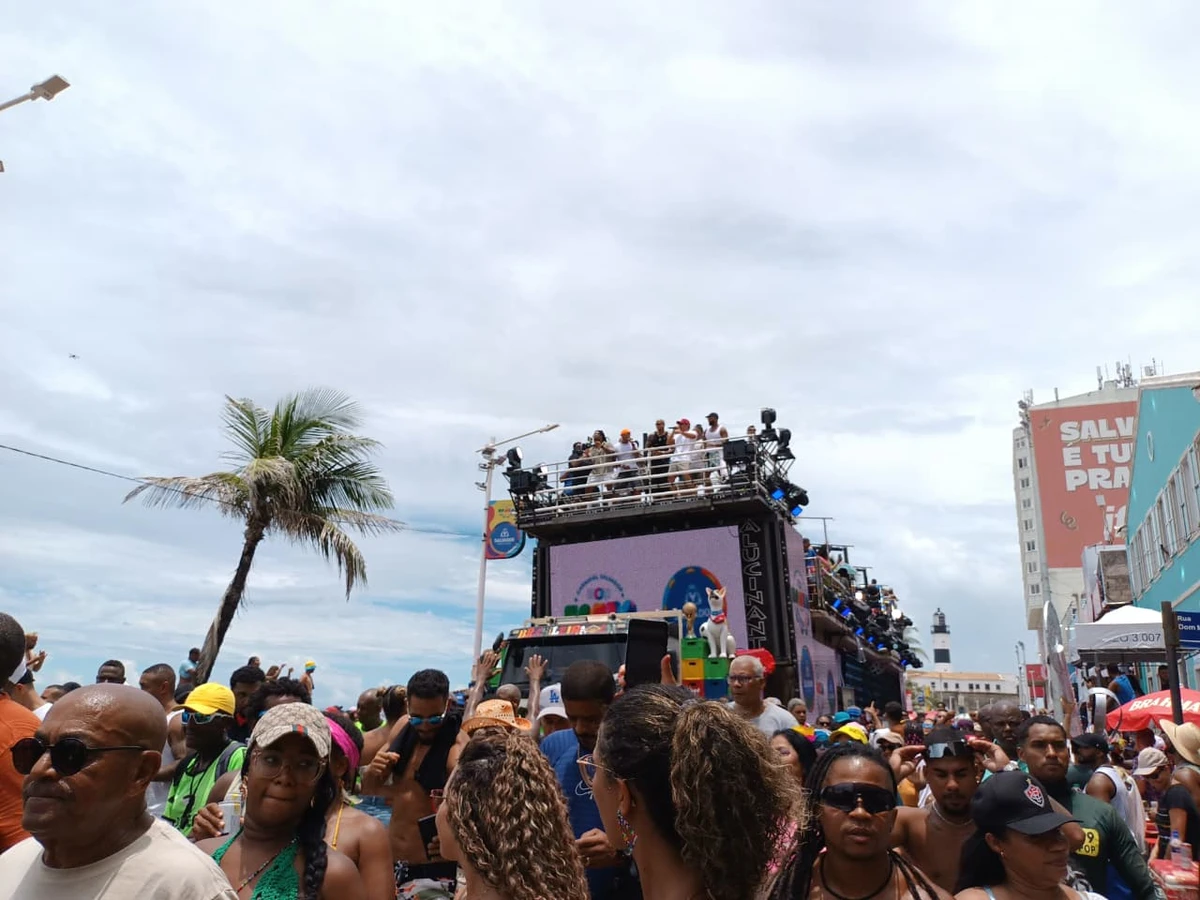 Léo Santana reúne Filhos de Jorge, Pagodart, Guig Ghetto e Vinny Nogueira em Arrastão