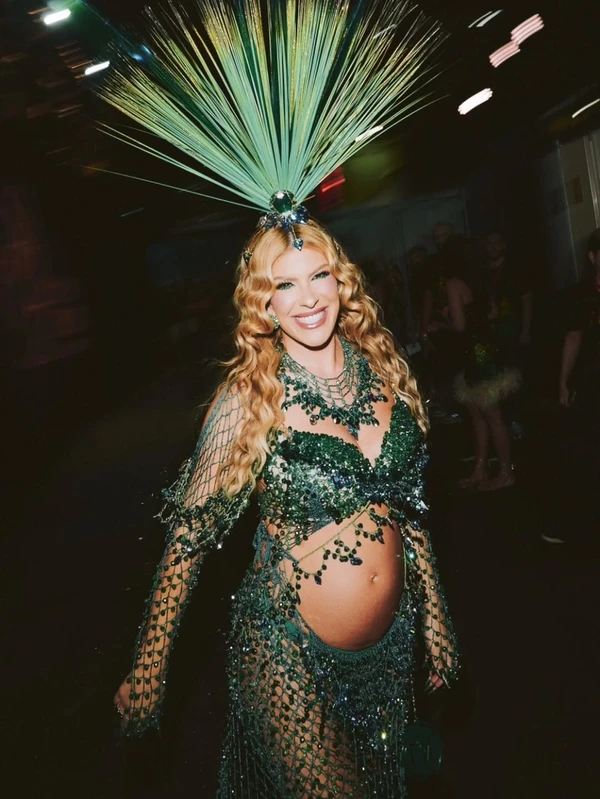 Lore Improta por Reprodução/Instagram @camaroten1