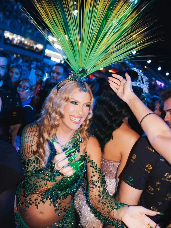 Lore Improta por Reprodução/Instagram @camaroten1