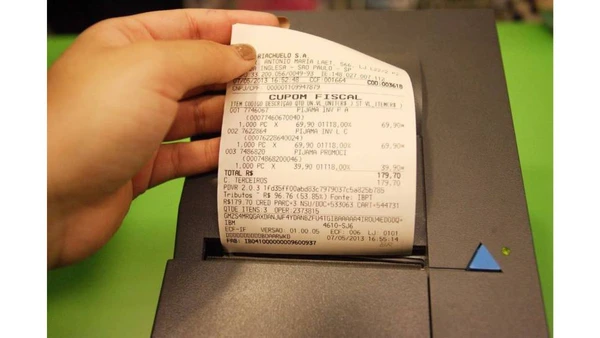 Nova transparência: A partir de 2026, notas fiscais passarão a detalhar as alíquotas de 0,1% do IBS e 0,9% da CBS, permitindo que o consumidor saiba exatamente quanto paga de imposto em cada compra