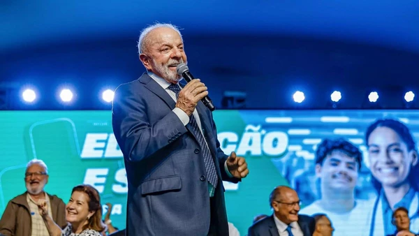 Presidente da República, Luiz Inácio Lula da Silva, durante cerimônia de anúncios de investimentos em Educação e Saúde no estacionamento do Paço Municipal. Mauá (SP) - Brasil por Foto: Ricardo Stuckert / PR (Foto: EBC)