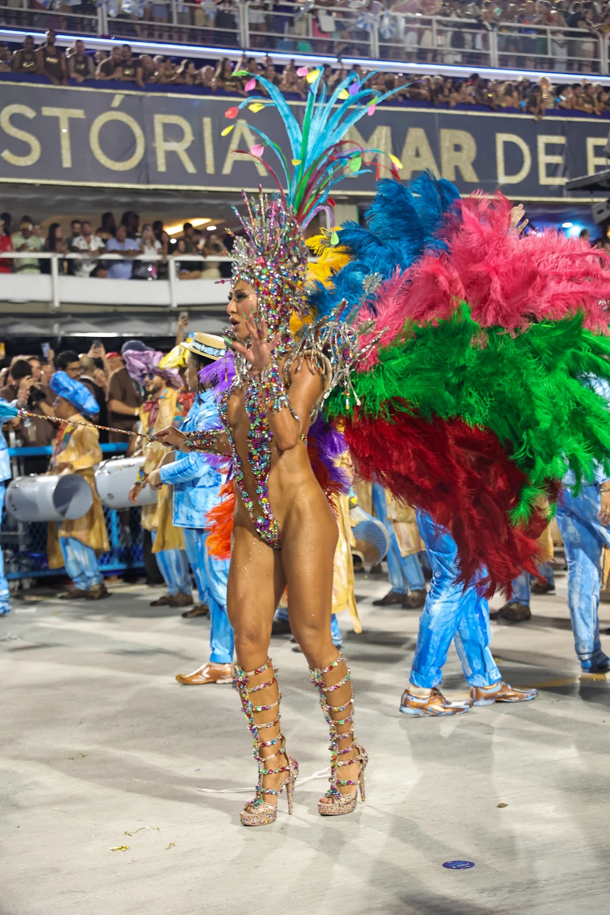 Sabrina Sato em desfile pela Vila Isabel por Anderson Nordê / AgNews